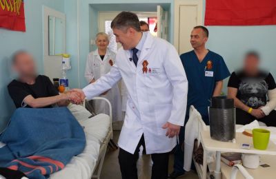 Коллектив краевой клинической больницы Перми провел более 300 операций бойцам СВО