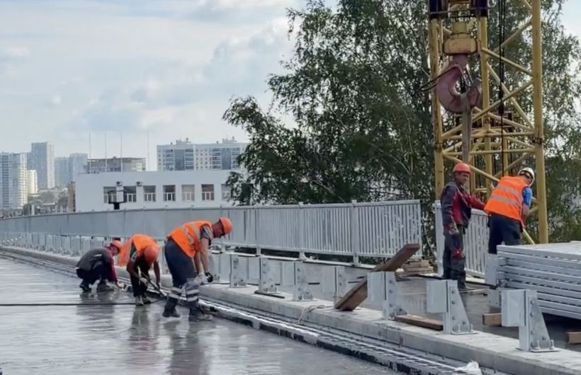Правое направление путепровода на шоссе Космонавтов в Перми готово на 90%