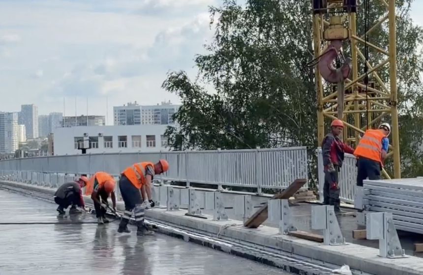 Правое направление путепровода на шоссе Космонавтов в Перми готово на 90%