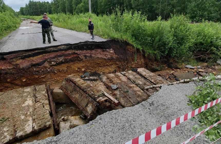В Кизеловском округе сильный ливень разрушил мост