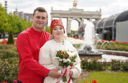 Пара полицейских из Оханска заключила брак на выставке «Россия» в Москве 