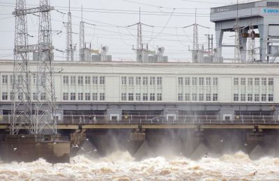 ​В Прикамье увеличены сбросы на Камской и Воткинской ГЭС из-за высокого притока воды и рисков подтоплений