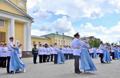В Перми поздравили выпускников суворовского училища