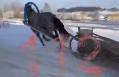 Во время катания на запряженных санях в Перми лошадь протащила ребенка по снегу