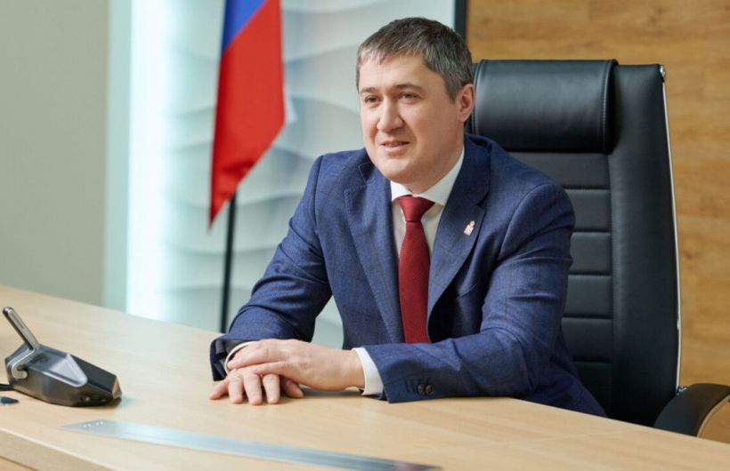Губернатор Пермского края поздравил жителей региона с Днем химика