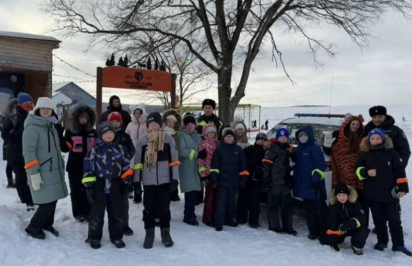 Сотрудники ГИБДД помогли пассажирам застрявшего в Пермском районе автобуса