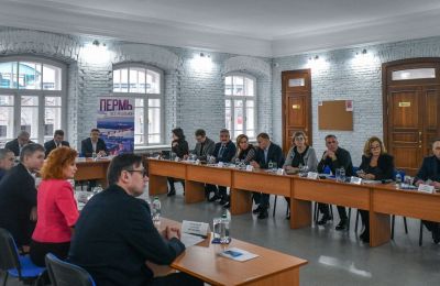 ​На заседаниях Советов директоров Мотовилихинского и Индустриального районов Перми обсудили подготовку к Новому году