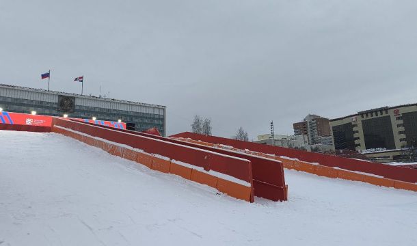 ​8,5-метровую горку открыли на эспланаде в Перми