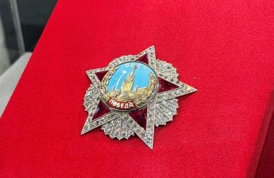 Центральным элементом стенда «Уралхима» на ПМЭФ-2025 стал Орден «Победа»
