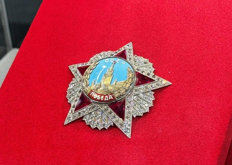 Центральным элементом стенда «Уралхима» на ПМЭФ-2025 стал Орден «Победа»