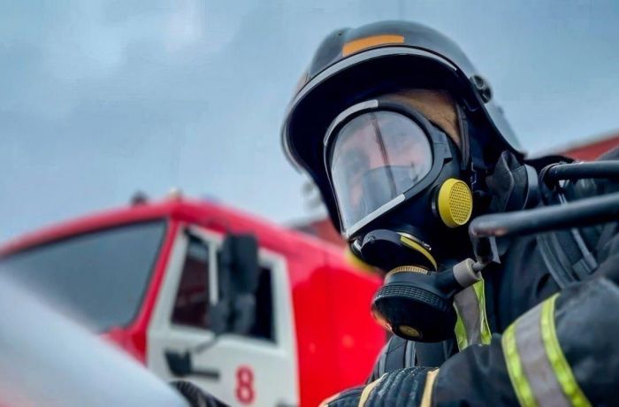 Пожар охватил производственный цех в Новых Лядах 