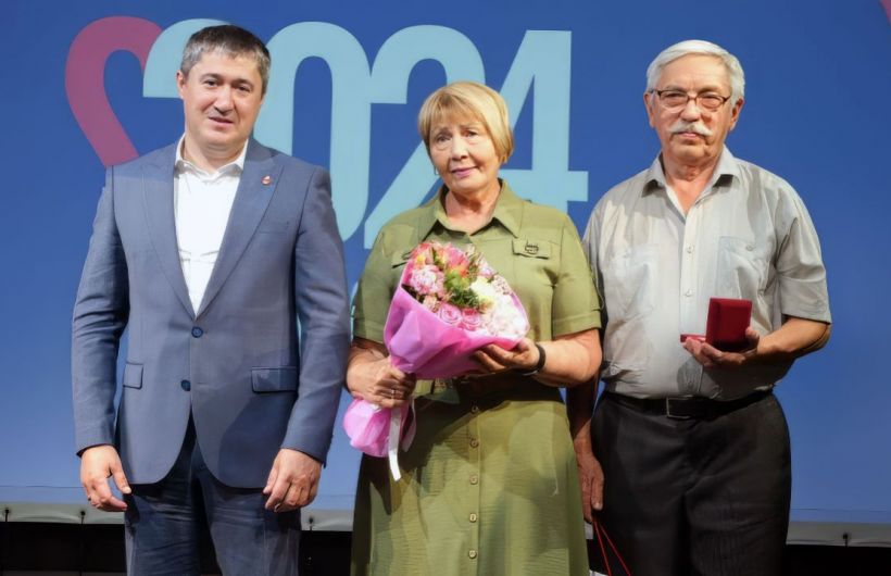 Глава Прикамья вручил памятные знаки семьям из Ильинского округа