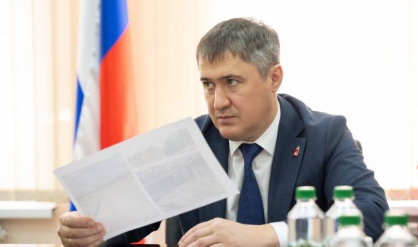 ​Ремонт моста и новые ФАПы: Дмитрий Махонин провел традиционный прием граждан