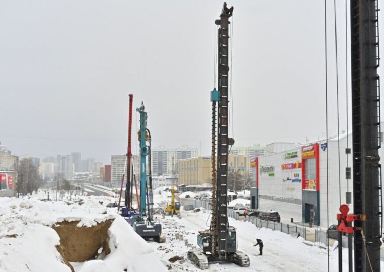 Демонтаж старого путепровода на шоссе Космонавтов идет параллельно со строительством нового