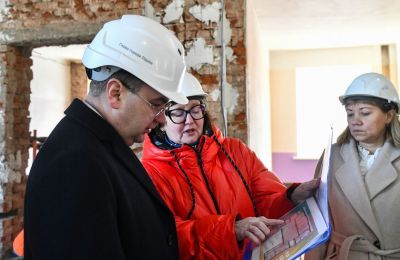 Эдуард Соснин проверил ход капремонта социальных объектов в Индустриальном районе Перми