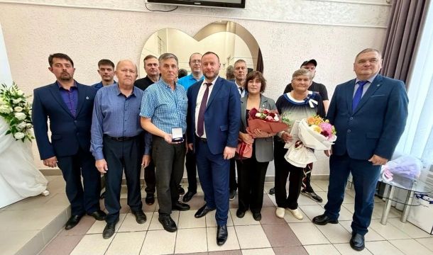 Трудовая династия из Прикамья получила памятный знак «Семейная гордость»