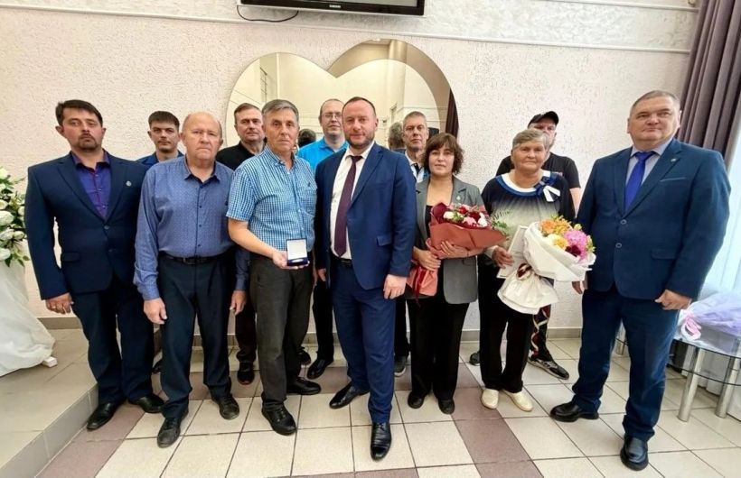 Трудовая династия из Прикамья получила памятный знак «Семейная гордость»