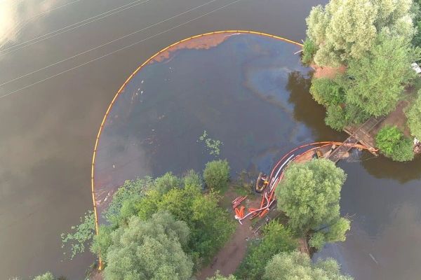 Ликвидация разлива нефтепродуктов на реках Пыж и Мулянка перешла на новый этап