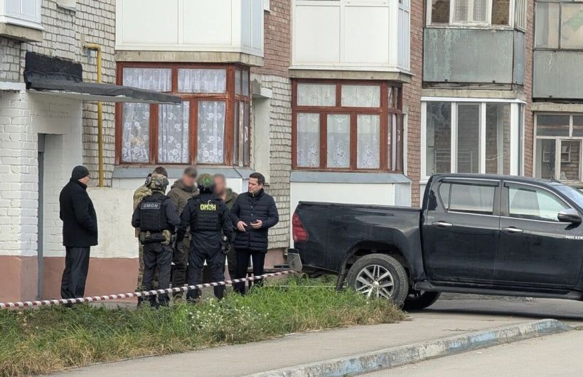 В Соликамске обломок беспилотника повредил окно в многоквартирном доме
