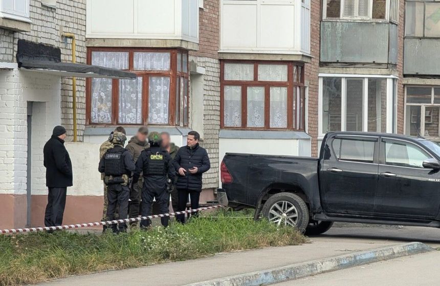 В Соликамске обломок беспилотника повредил окно в многоквартирном доме