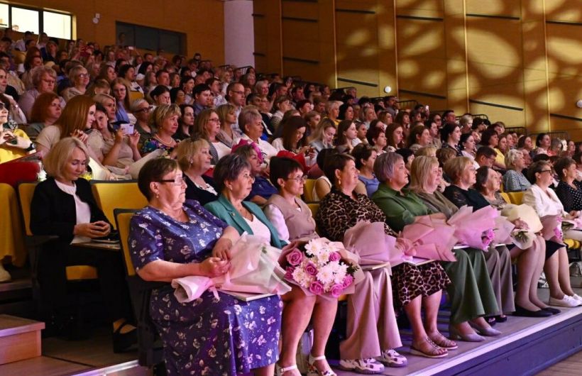 Губернатор поблагодарил соцработников за заботу о тех, кто нуждается в поддержке