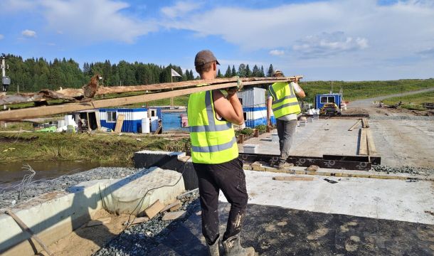Жители Октябрьского округа начали получать выплаты за имущество, утраченное во время паводка