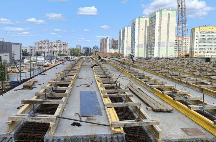 ​В Перми на путепроводе на улице Карпинского закончили укладку балок с одной из сторон