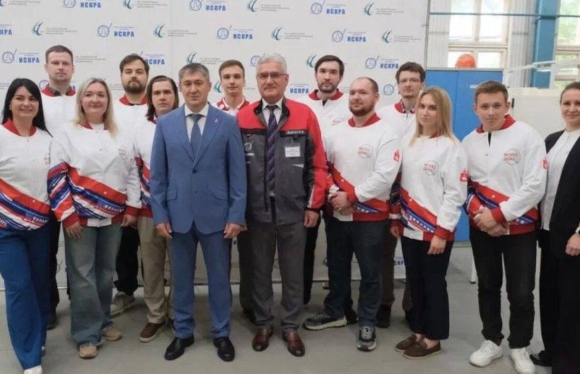 Работники НПО «Искра» получили федеральные и региональные награды