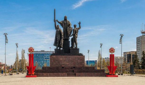 ​В Перми к 9 Мая устанавливают более ста праздничных конструкций