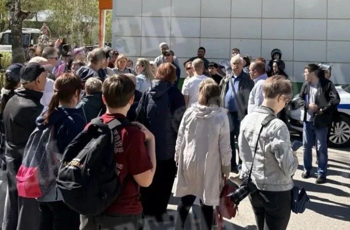 После атаки беспилотников в Прикамье повреждены жилой дом и административное здание