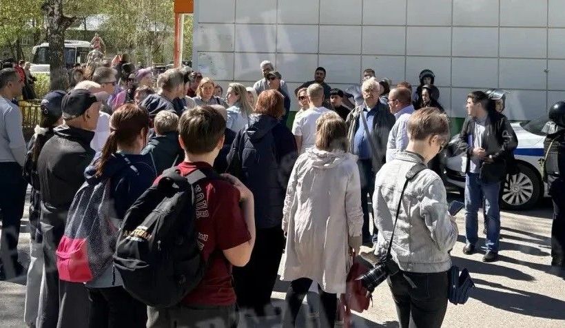 После атаки беспилотников в Прикамье повреждены жилой дом и административное здание