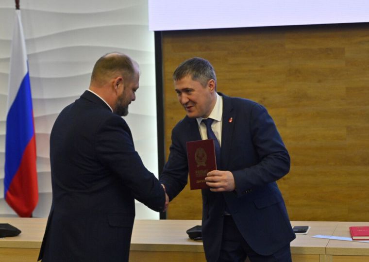 ​Губернатор вручил дипломы первым выпускникам программы «Герои Прикамья»