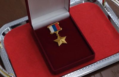 Семье погибшего летчика Ильи Кужлева из Прикамья вручили Звезду Героя России