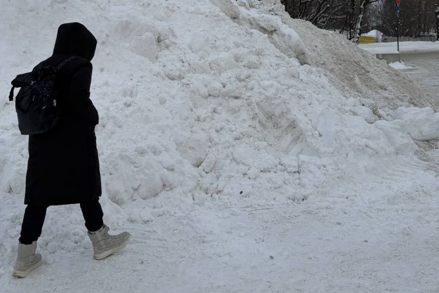 ​Сугробы в Перми достигли рекордной высоты