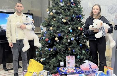 Сотрудники «Уралхима» присоединились к благотворительной акции «Поезд Деда Мороза — детям»