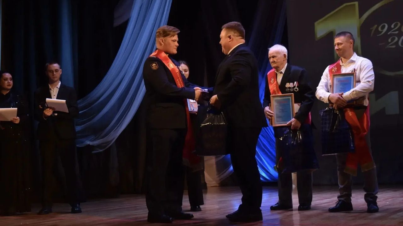 Герою России Эммануилу Давыдову присвоено звание почетного гражданина Кизела