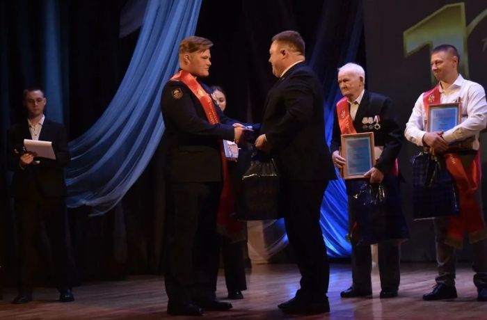 Герою России Эммануилу Давыдову присвоено звание почетного гражданина Кизела