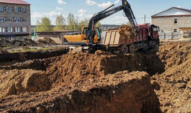 В Октябрьском началось строительство современного лечебного корпуса