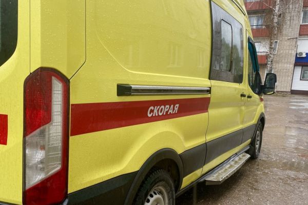 В Яйве пациент напал с ножницами на фельдшера скорой помощи