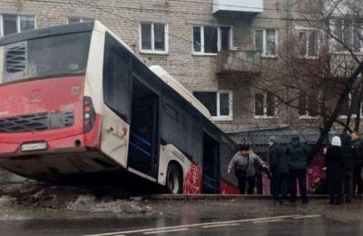 ​В Соликамске прокуратура проверит обстоятельства съезда пассажирского автобуса в кювет