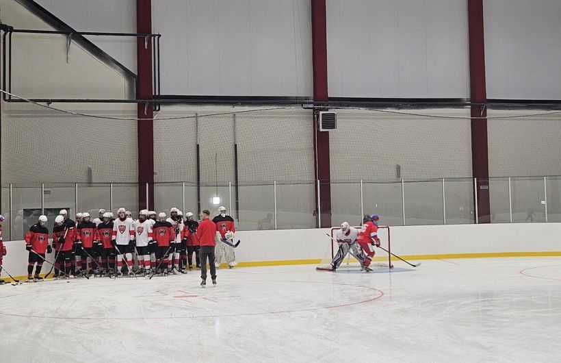 ​В Перми открыли ледовый комплекс «Красная машина» в микрорайоне Ива