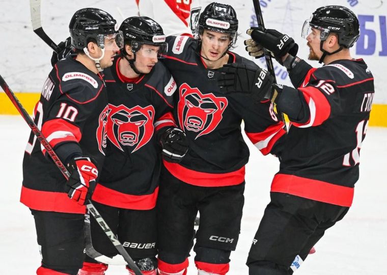 «Молот» переиграл «Челны»