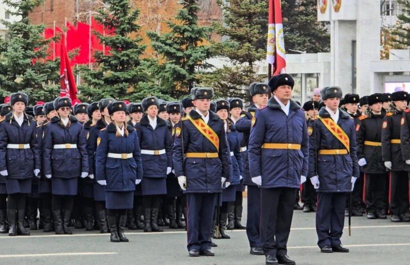 Пермские кадеты прошли по Самаре, чеканя шаг
