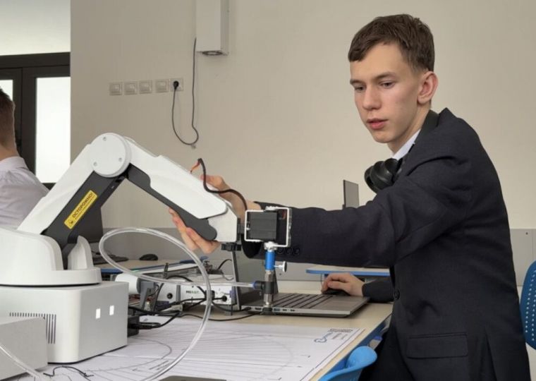​В Перми школьники начали осваивать промышленную робототехнику на отечественном оборудовании