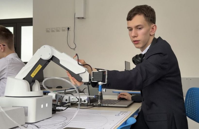 ​В Перми школьники начали осваивать промышленную робототехнику на отечественном оборудовании