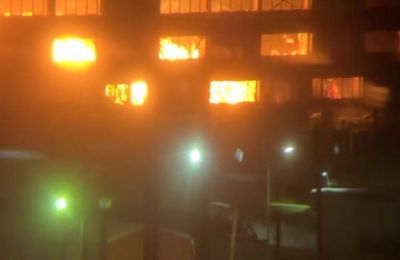 ​Крупный пожар произошел в складском здании на улице Дзержинского в Перми