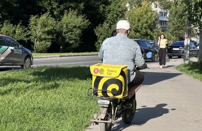 ​Играть, выгуливать собак, работать в музее: на чем зарабатывают прикамцы этим летом