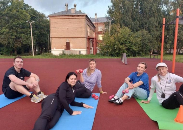 ​Бесплатные тренировки во дворах Перми помогают жителям поддерживать спортивную форму летом