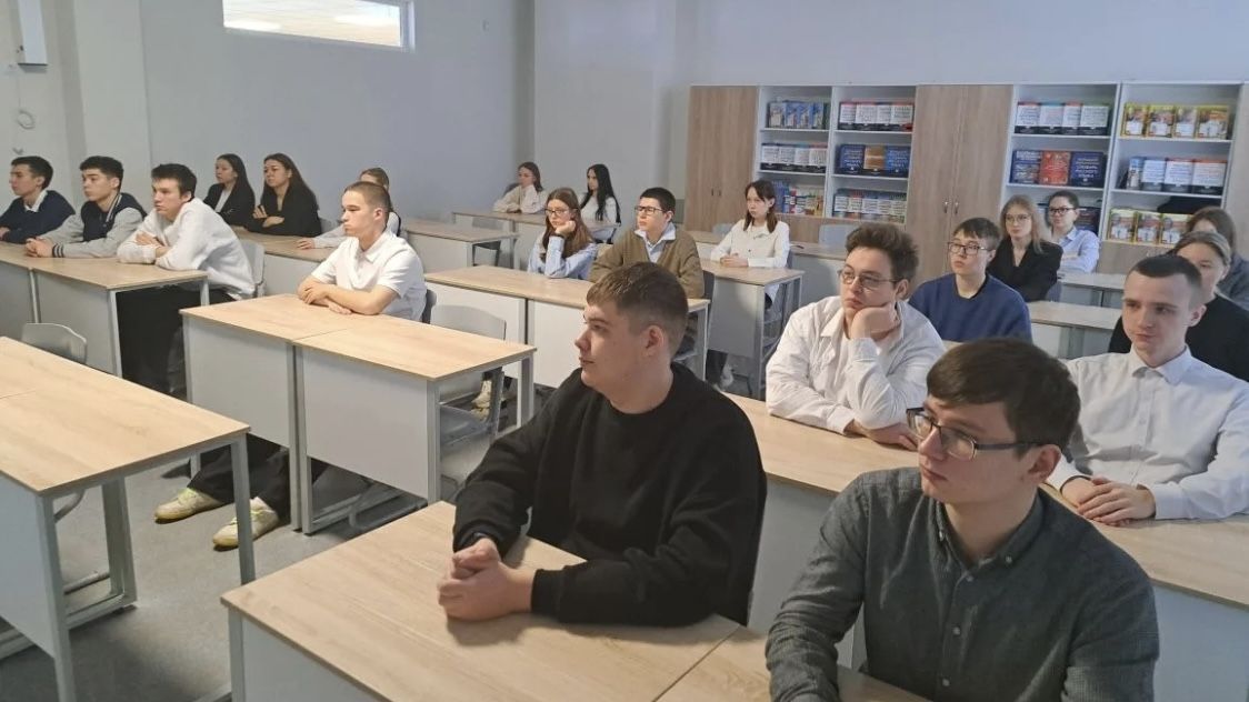 Школьникам Прикамья рассказали на «Разговорах о важном» о Герое России из Кизела 