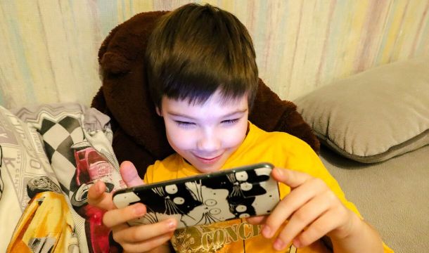 Не залипайте в ленте. Как побороть привычку постоянно смотреть в телефон